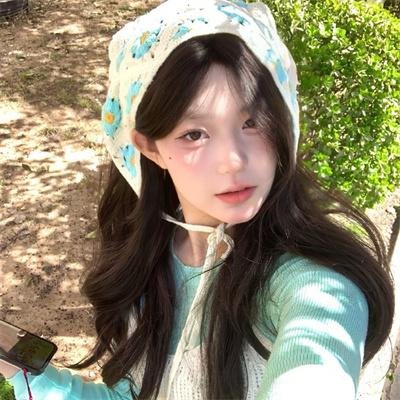 蓝天花朵